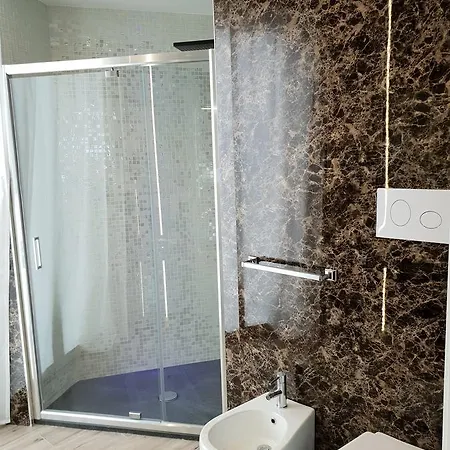 招待所 Th Luxury & 4*