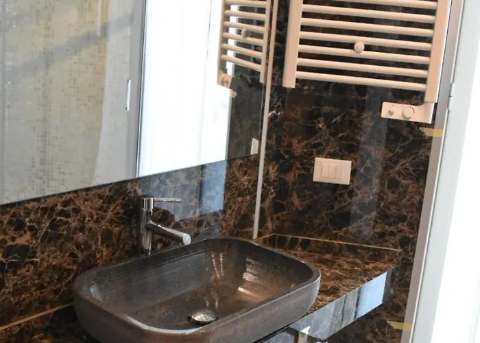 Th Luxury & Guest house