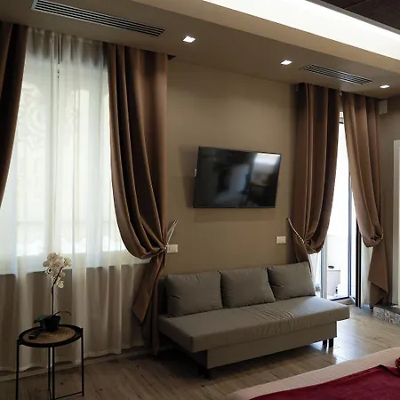 Th Luxury & Guest house