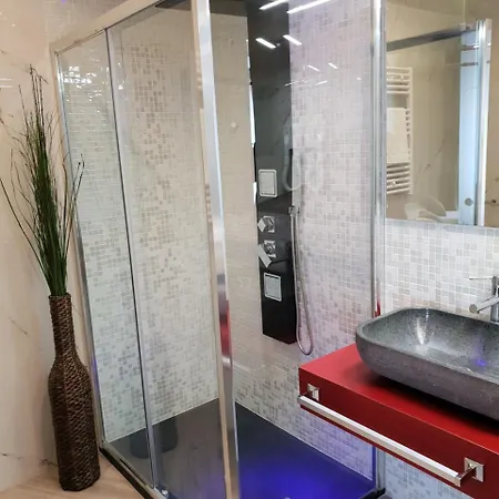 بيت ضيافة Th Luxury & جيارديني ناكسوس