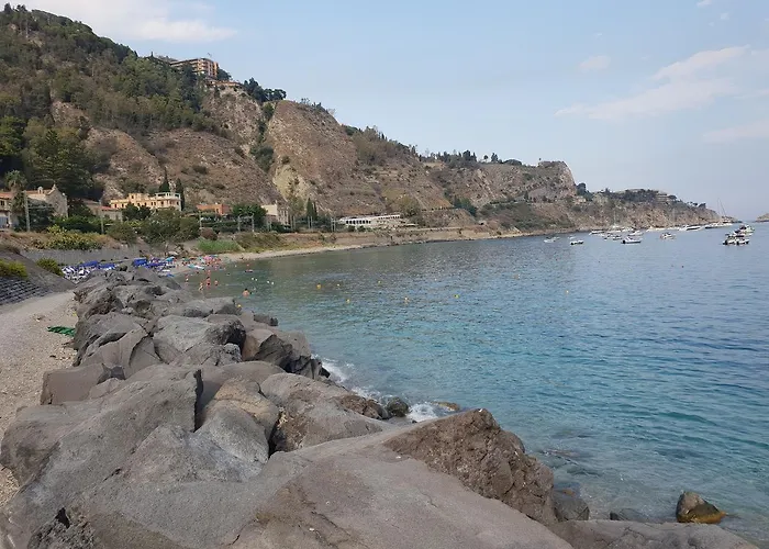 Th Luxury & בית הארחה